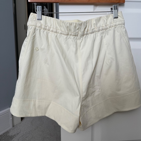 Lululemon cinchable waist high-rise 3.5” short - Picture 3 of 5